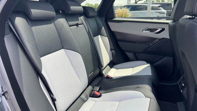 Land Rover Range Rover Velar 3.0 D300 MHEV Belgravia Edition 5dr Auto Diesel Estate - Image 30
